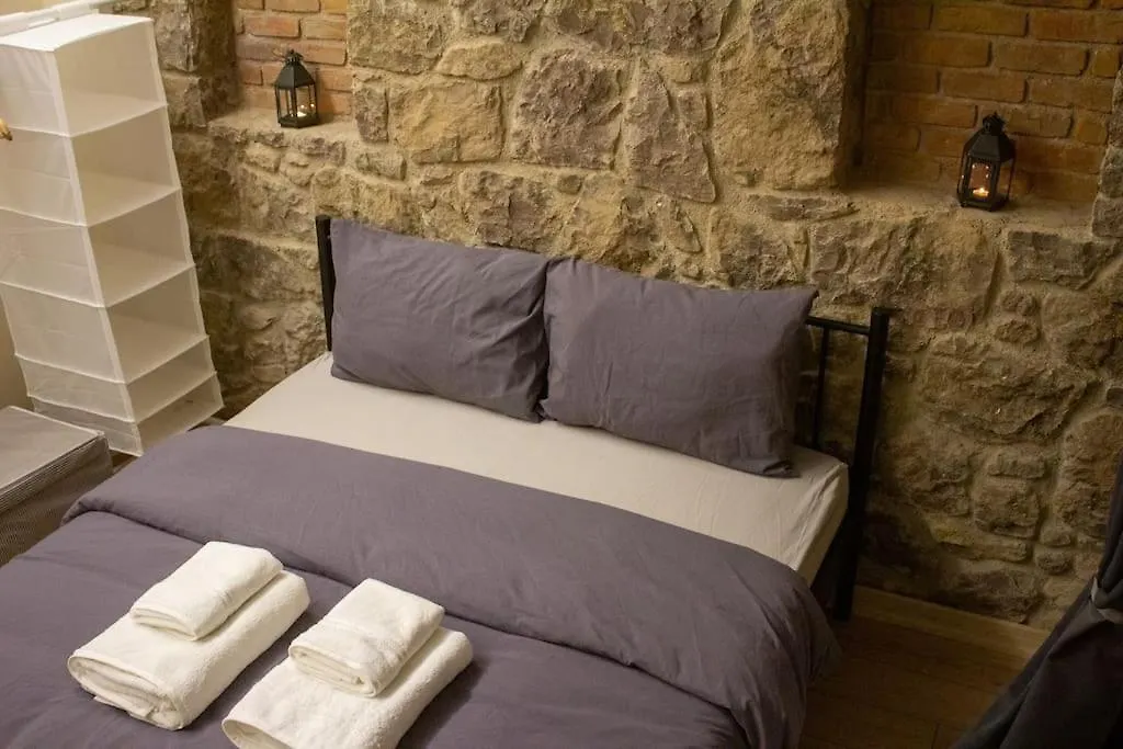 Stone Studio With Beautiful View In Heart Of İzmir Apartman
